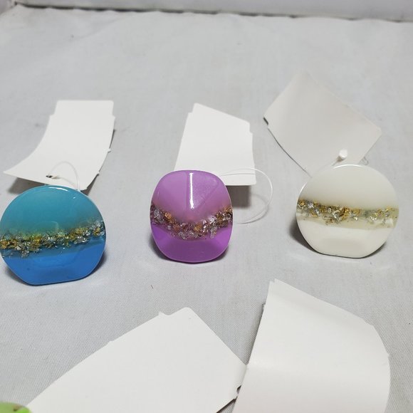 6PC assorted iridescent foil acrylic rings - Picture 4 of 6